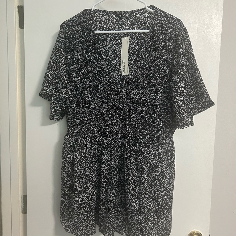 BloomChic Black Floral Short Sleeve Smocked Tunic